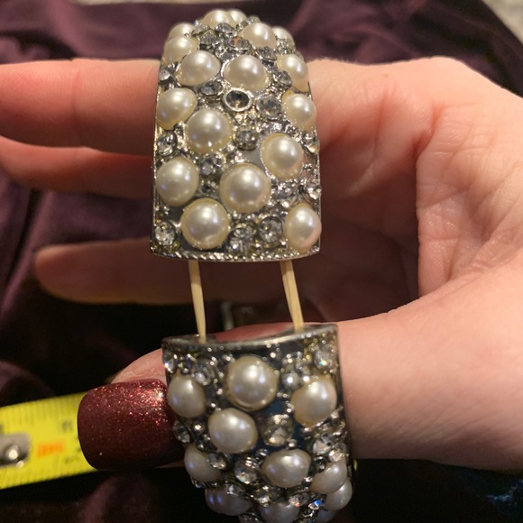 LIKE NEW Stretchy Bracelet - Picture 4 of 4